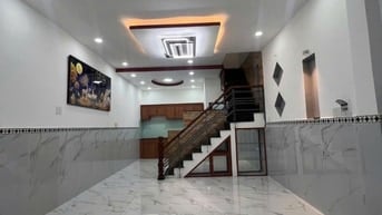 BÁN NHÀ CÁCH ĐƯỜNG PHẠM VĂN ĐỒNG 200M. 1 TRỆT LẦU 3PN 2WC.GIÁ 5.3 TỶ.