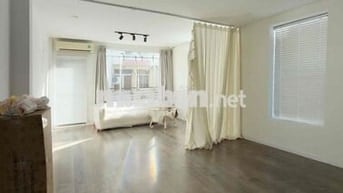 Cho thuê phòng diện tích 27m2, có ban công