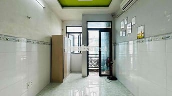 Phòng Ban Công Giá Rẻ Ngay Công Viên Phần Mềm Quang Trung