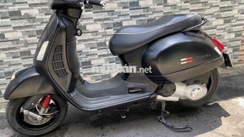 Piaggio Vespa GTS Super Đen