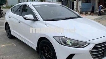 Hyundai Elantra 2016 Trắng 5 chỗ