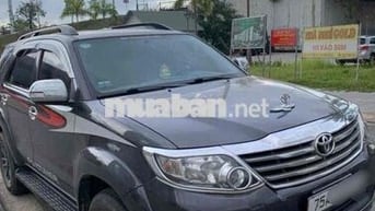Toyota Fortuner 2013 Xám 7 chỗ Xăng Tự động