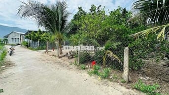 Đất dân cắt bán. Thích hợp Xây nhà hoặc chia 2 lô
