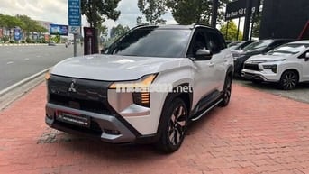 Mitsubishi DST Ultimate 2026 Trắng