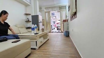 Cho thuê nhà ngõ 189 phố Thanh Nhàn, ô tô đỗ cửa 