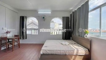 Ban công, Tách bếp. Full nội thất Ngay Cộng Hòa Etown. Thang Máy