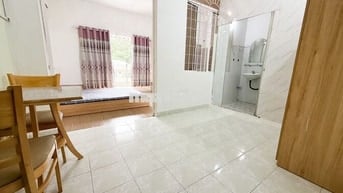 Ban công 45m Hồng Hà gần sân bay Tân Sơn Nhất.Ở liền giảm 500k