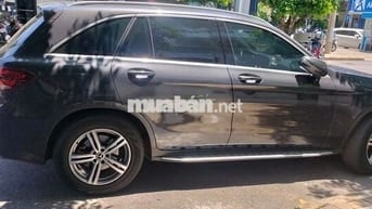 Mercedes-Benz GLC 200 SUV Đen