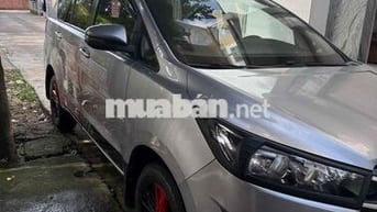 Toyota Innova 2.0E Bạc 7 chỗ