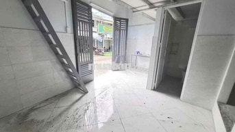 kiot có gác và 1PN 1wc hẻm lớn ở hay kinh doanh đều đc