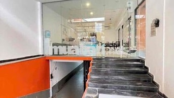Cho thuê mặt bằng 100m2 P Đakao quận 1 Hẻm xe hơi có 2 nhà vệ sin