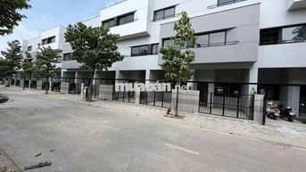 bán gấp nhà 2lầu mới tinh tại KDC đáng sống nhất nhì thuận giao