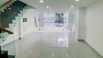 Tầng Trệt 5x22 coa Setup theo nhu cầu giá 13 tr/th tại Vạn Phúc City