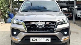 Toyota Fortuner 2.4G AT 2022 Ghi vàng