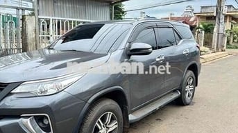 Toyota Fortuner 7 chỗ màu Xám