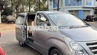 Hyundai Starex 9 chỗ màu Xám