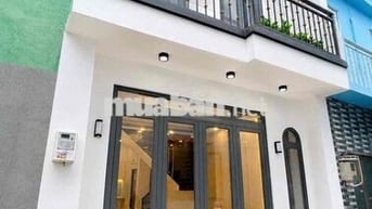 BÁN NHÀ SÁT Q7, CÁCH HẺM XE HƠI 10M. TIỆN ÍCH ĐẦY ĐỦ, DÂN CƯ AN NINH.