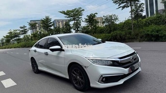 Honda Civic 2021 Trắng 5 chỗ