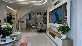 Bán nhà Hẻm Xe Hơi. Nhà mới 100%. Full nội thất cao cấp. 50m² đất.