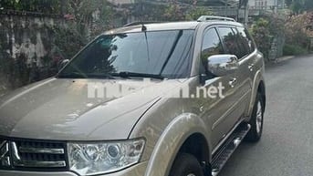 Mitsubishi Pajero Sport 7 chỗ Tự động Xăng Vàng cá
