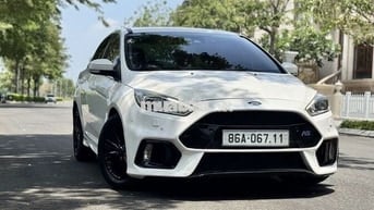Ford Focus RS Thể thao màu Trắng