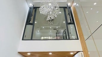 Bán nhà mới đẹp 5 tầng Full Nội Thất. Có thang máy. Quận 3. 