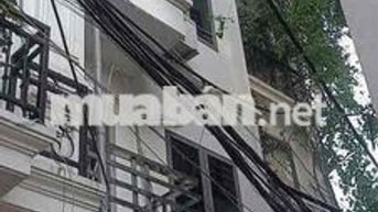 Cho thuê nhà Nguyễn Văn Cừ, 3PN, Ô tô qua nhà, full đồ. Giá 8tr