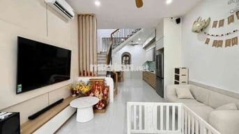 NHÀ MỚI LUNG LINH 3PN GỒM 1PN TRỆT - VUÔNG VỨC - GIÁ 6.78 TỶ 