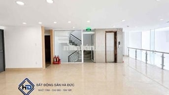 Toà nhà 8x20 có hầm để xe, THANG MÁY gần trung tâm Quận