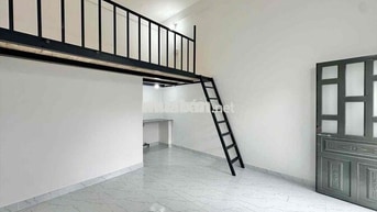 GÁC CAO ĐỨNG ĐƯỢC_ĐI BỘ QUA ĐẠI HỌC NGUYỄN TẤT THÀNH_NGAY VƯỜN LÀI