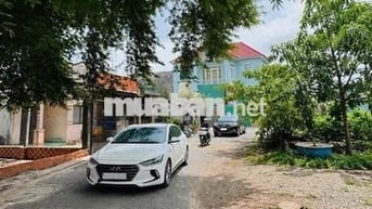 TÔI CẦN BÁN GẤP LÔ ĐẤT MẶT TIỀN NHỰA 8m GẦN BỆNH VIỆN HÓC MÔN NỞ HẬU