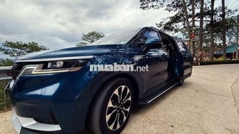 Kia Carnival Luxury Limousine Xanh 7 chỗ