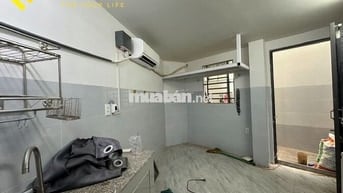 Phòng cho thuê mới có sẵn máy lạnh kệ bếp giá rẻ gần VLU IUH tầng trệt