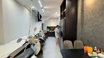 Hẻm xe hơi 489A Huỳnh Văn Bánh. Nhà 5 tầng BTCT