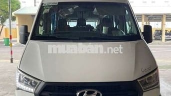 Hyundai Solati 2018 16 chỗ Trắng