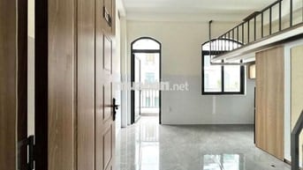 Gác ban công full nội thất - có thang máy - thoáng sáng - mới xây