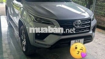 Toyota Fortuner 2022 Diesel Bạc 6500km