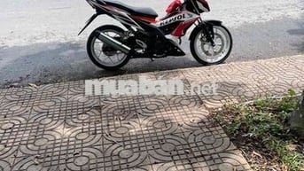 Honda Sonic 2020 đỏ đen đang dán keo repsol
