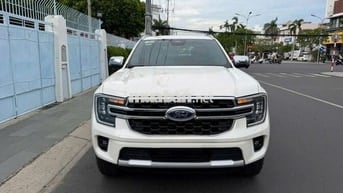 Ford Everest Titanium 2025 Trắng 14.000 KM