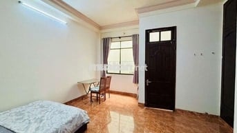 Phòng trọ rộng rãi full nội thất ngay sát khu sân bay, hẻm xe hơi