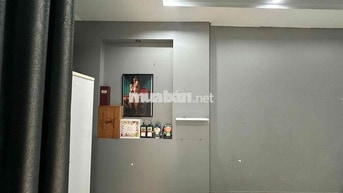 Phòng có ban công, cửa sổ thoáng mát ...!