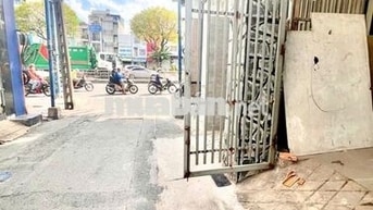 Nhà nguyên căn Trường Chinh, sát mặt tiền, hẻm xe hơi, chỉ 5,5 triệu