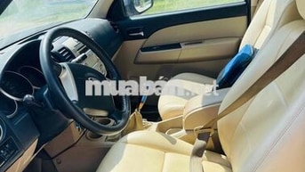 Ford Everest 7 chỗ màu Vàng cát