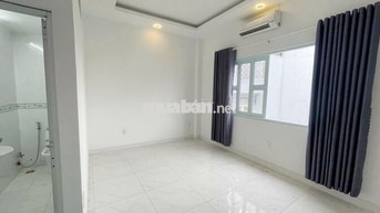 PHÒNG MÁY LẠNH, CÓ CỬA SỔ NGAY VHU