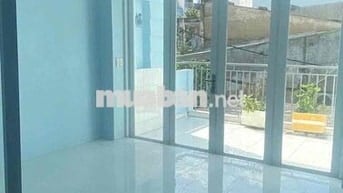 Sát mặt tiền . Cộng hoà . tân bình . nhà sạch mới . nội thất cơ bản