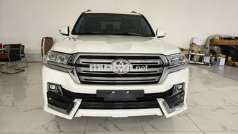 Toyota Land Cruiser LC200 2019 Trắng 7 chỗ