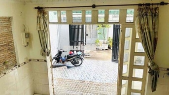 Nhà Thuê Nguyên Căn Ngang 5M-DT 85M2-Xe hơi Đậu Trong Sân