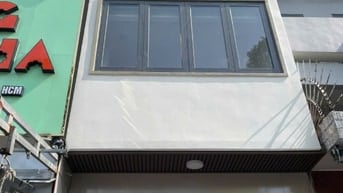 Cho thuê nguyên căn nhà mặt tiền đường 3/2, P.12, Q.11 cũ