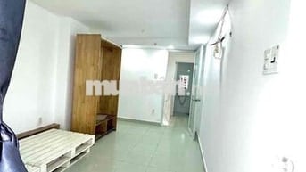 Phòng 35m2 ban công Nguyễn Biểu quận 5 cách trung tâm Q1 chỉ 5p
