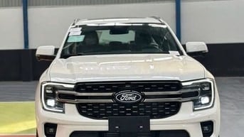 Ford Everest Platinum 2026 2.0L 4x4 AT Trắng